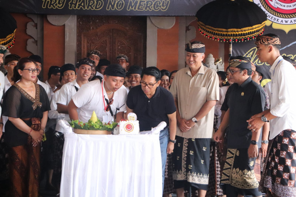 Sekda Adi Arnawa Hadiri HUT ke-65 ST Dharma Kanti Benehkawan